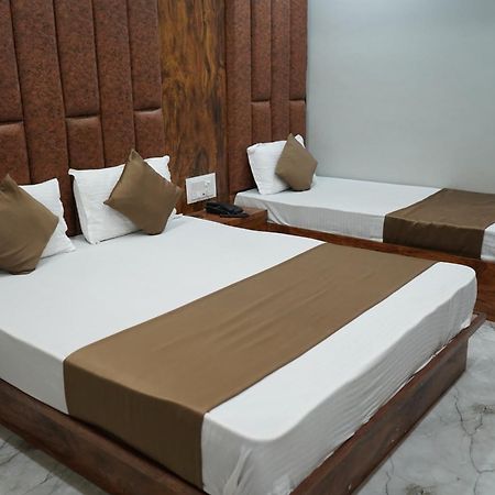 Hotel Pr Villa Gandhinagar Exterior photo