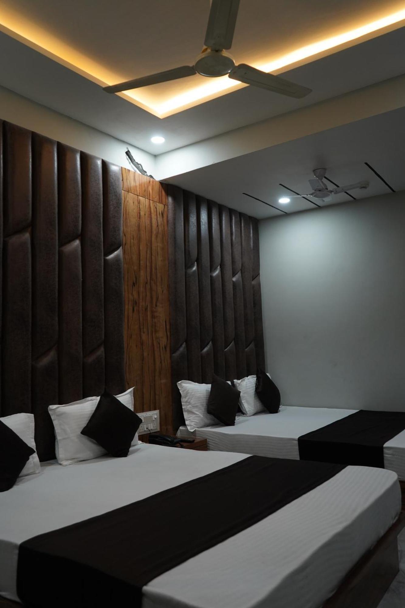 Hotel Pr Villa Gandhinagar Exterior photo